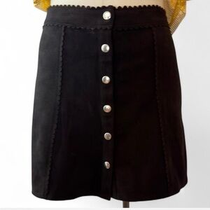 Mi Ami Black Faux Suede Button-Front Mini Skirt XS Scalloped Trim